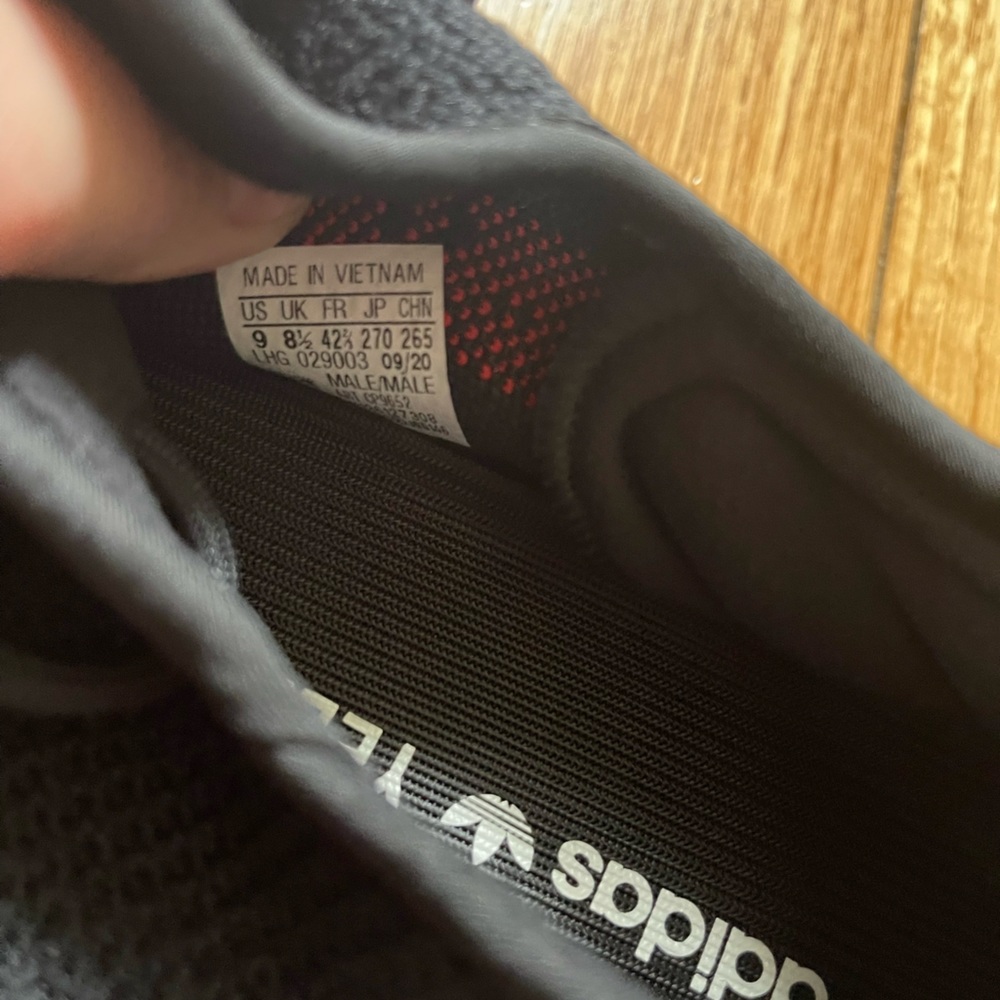 Yeezy Boost 350 V2 BRED Size: 9 NWT and Box - Picture 7 of 8